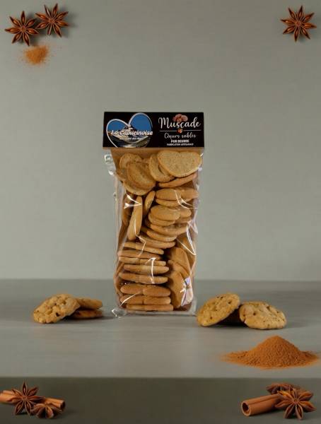 Savourer un biscuit artisanal à la muscade, La Capucinoise des Hautes-Alpes, recette gourmande aux saveurs épicées, authentiques et chaleureuses